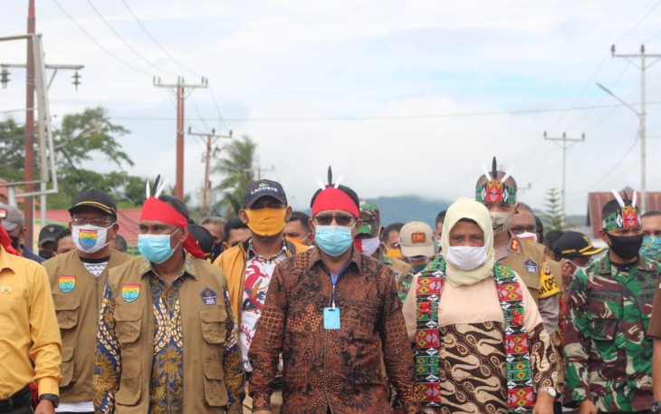 Bupati Disambut Warga SBB dengan Euforia