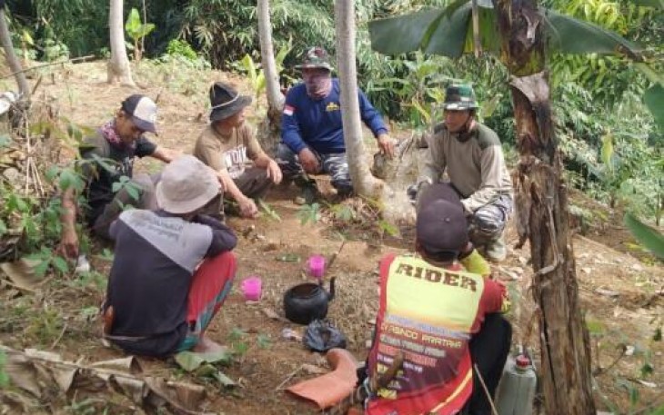 SATGAS TMMD 108 LANAL CIREBON BERI SOSIALISASI KE WARGA 