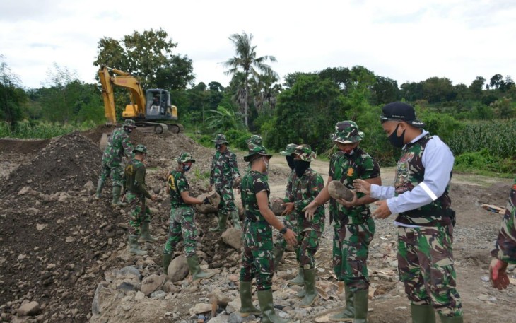 Maksimalkan Alat Berat Guna Mendukung Tugas Satgas TMMD ke-108 Kodim Jeneponto
