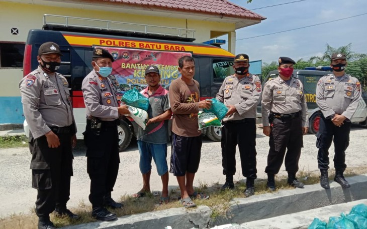 Kapolres Batu Bara Bagikan 100 Paket Sembako