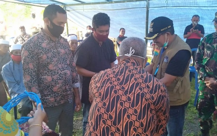 Pemda SBB Serahkan Hewan Qurban Secara Simbolis