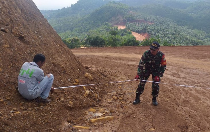 TMMD 108 Kodim Subang Selesaikan 50 Persen Pekerjaan Jalan Lintas Provinsi