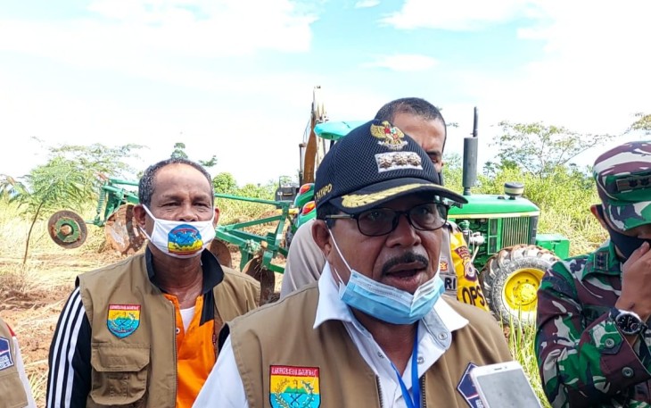 Bupati SBB Drs Moh Yasin Payapo