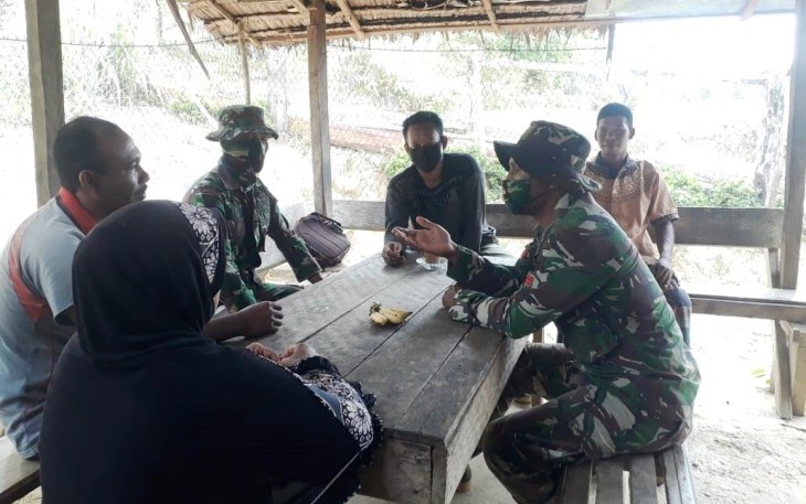 Satgas TMMD Jalani Keakraban Dengan Masyarakat di Waktu Luang