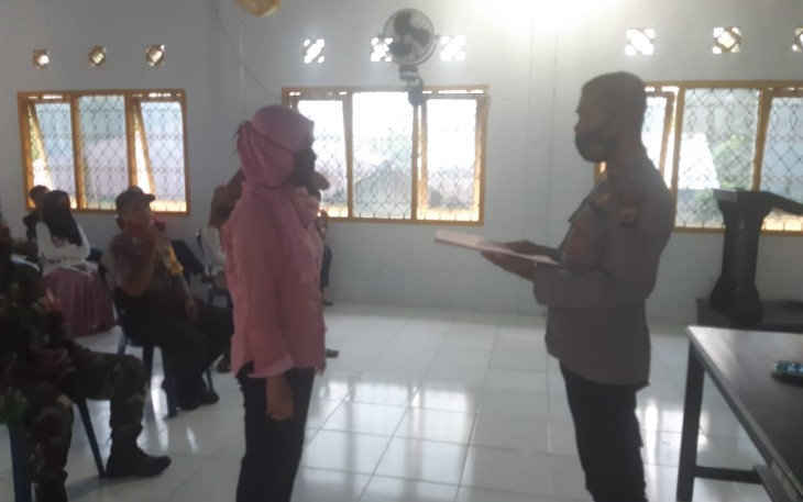 Kapolres SBB Berikan Bantuan Kepada Pemuda dan Mahasiswa Tomalehu