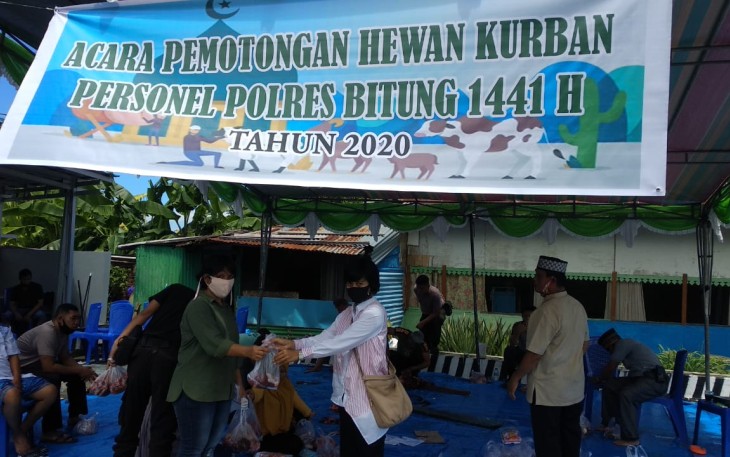Kapolres Bitung Beserta Jajarannya Melaksanakan Kegiatan Penyembelihan Hewan Qurban