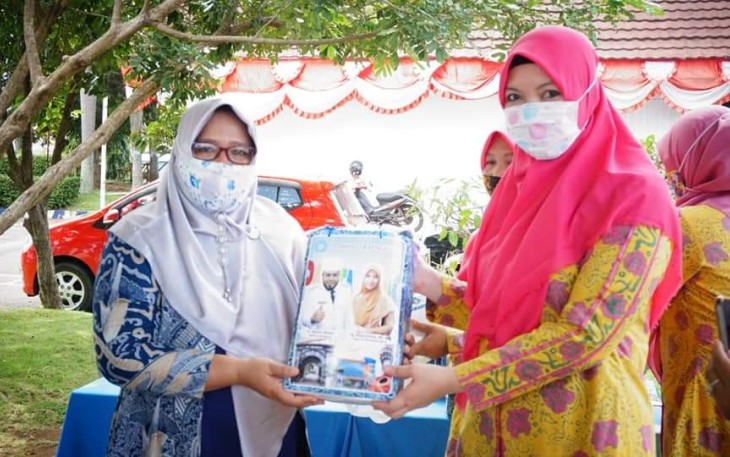 Ketua TP PKK Kota Bengkulu Khairunnisa Bagikan 1000 Masker Untuk Kader dan Masyarakat Kota Bengkulu 