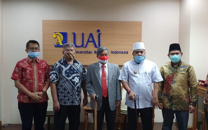 Wali Kota Helmi Hasan Foto Bersama 