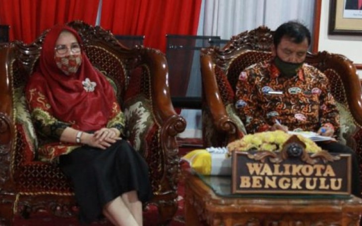 Staf Ahli Bidang Pemerintahan Kota Bengkulu Matriyani Amran  