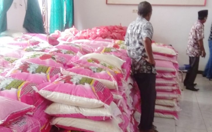 Pemneg Luhu Salurkan Sembako Tahap Empat Kepada 882 Kepala Keluarga