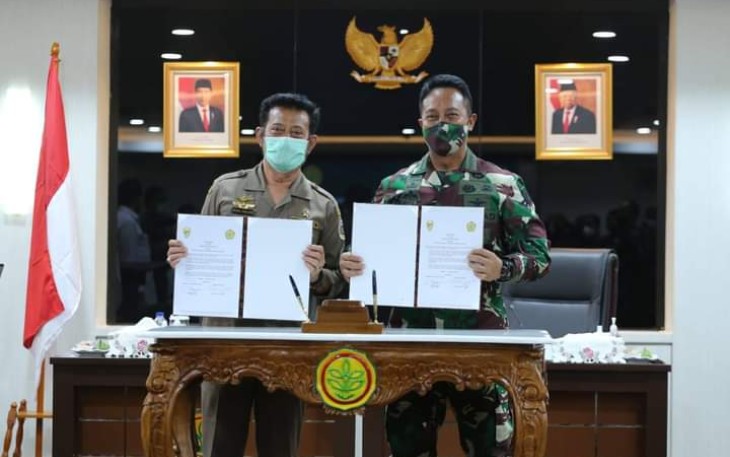 Mentan Syahrul Yasin Limpo dan Kasad Jendral TNI Andika Perkasa melakukan MOU pendampingan pelaksanaan program pertanian di Kantor Pusat Kementan, Selasa 29/9/2020