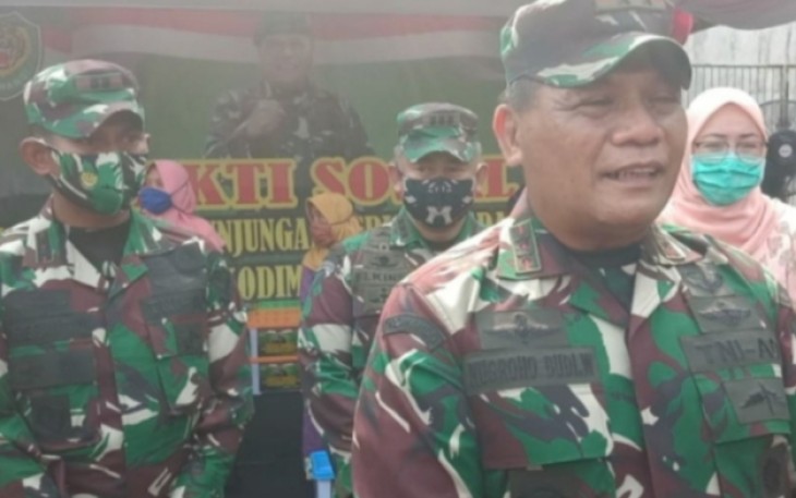 (Pojok Kiri) Dandim 0619/Pwk Letkol Arm Krisrantau Hermawan. (Depan) Pangdam III/Siliwangi Mayjen TNI Nugroho Budi Wiryanto. (Belakang) Danrem 063/SGJ Cirebon Kolonel Inf Elkines Villando Dewangga Kusumawide. (Pojok Kanan) Bupati Purwakarta Anne Ratna Mustika.