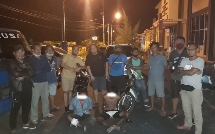 Kedua Terduga Pelaku Saat Diamankan Team Landak Satreskrim Polres Musirawas