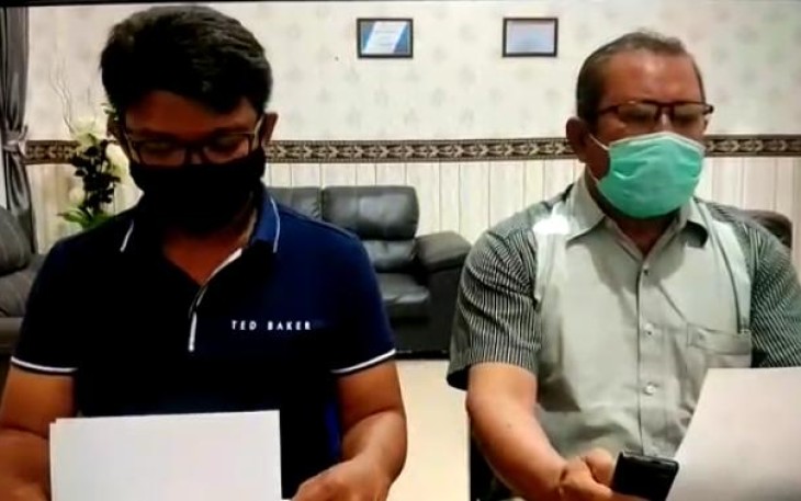 Kadis Kesehatan dan Tim Gugus Tugas Aceh Singkil Saat Menyampaikan Laporan