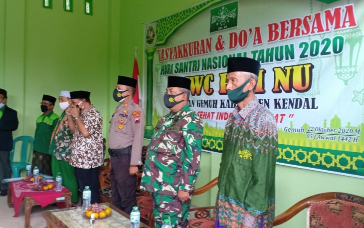 Forkompimcam Gemuh mengahadiri Tasyakuran dan doa bersama Hari santri nasional tahun 2020     di Kantor Gedung MWCNU Kecamatan  Gemuh Kabupaten Kendal. Kamis 22/10/2020