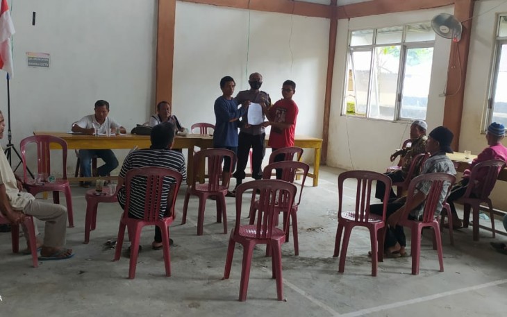 Bhabinkamtibmas Polsek Teras Terunjam Damaikan Warganya 
