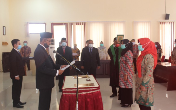 Sekda Tulungagung Sukaji Lantik 56 Kepala Sekolah