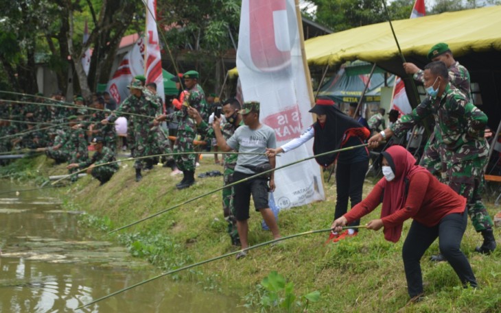 Yonif 725/Woroagi Gelar Lomba Mancing Tradisional 
