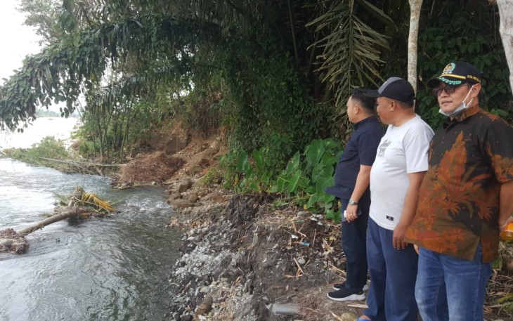 Ketua DPRD Bengkulu Selatan Barli Halim SE dan Waka II Dendi Mana Tarmizi SH Tinjau Aliran Sungai Air Nipis 