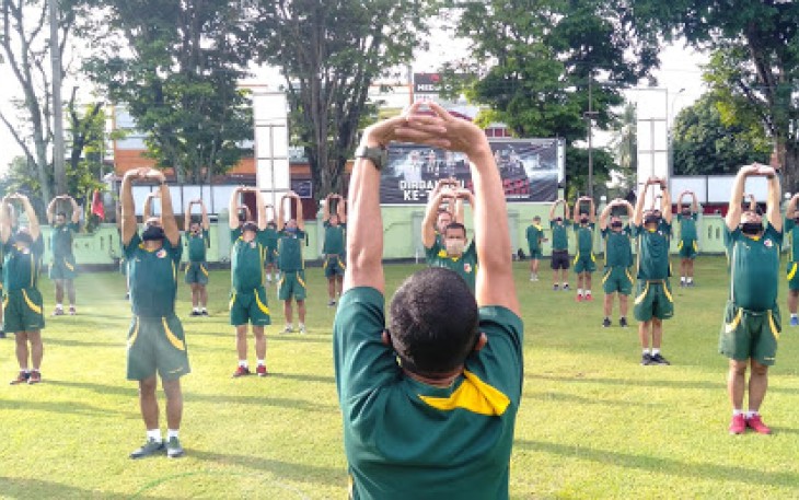Prajurit dan PNS Kodim 1310/Bitung Rutin Bina Fisik
