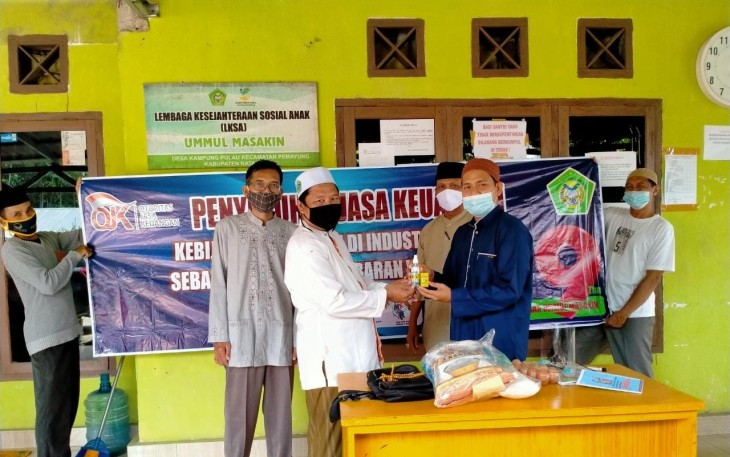 Peringatan HUT ke-9 OJK Salurkan Bantuan Bagi Masyarakat 