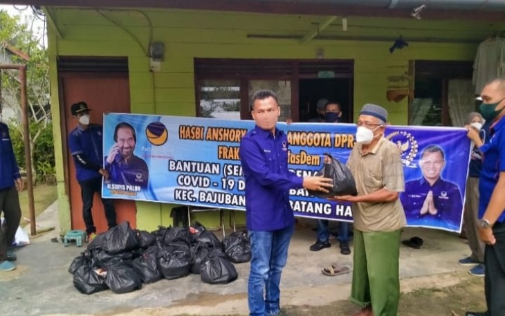 Anggota DPR RI Fraksi Nasdem Hasbi Anshory Bagikan Ribuan Paket Sembako