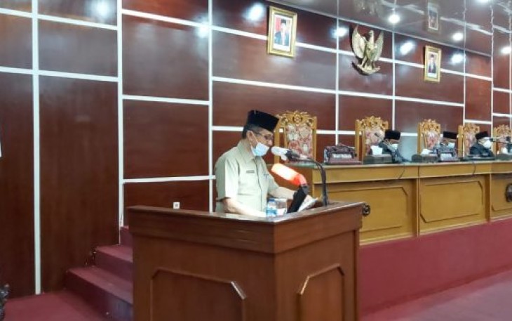 Penjabat Sekretaris Daerah Kota Bengkulu Bujang HR Menyampaikan 8 Raperda