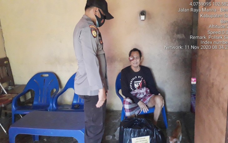 Polres Seluma Bagikan Sembako Hasil Program 1000 Berbagi