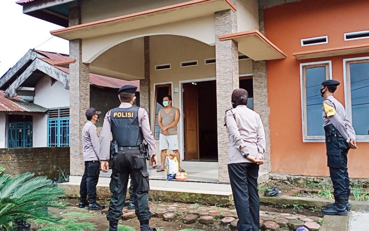 Kapolres Rejang Lebong Beri Bantuan Makana dan Obat Pada Anggota Terkena Covid-19
