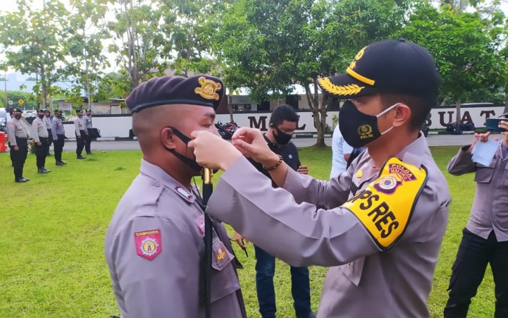 Lepas 50 Personil ke SBT Kapolres SBB Minta Kedepankan Netralitas Dalam Pilkada