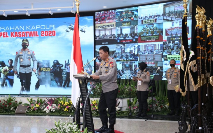 Kapolri Jenderal Idham Azis yang diwakili oleh Wakapolri Komjen Gatot Eddy Pramono memberikan pengarahan kepada seluruh Perwira Tinggi (Pati) dan Kombes yang bertugas di luar struktur Polri di Rupatama Mabes Polri, Jakarta, Rabu (2/12). 