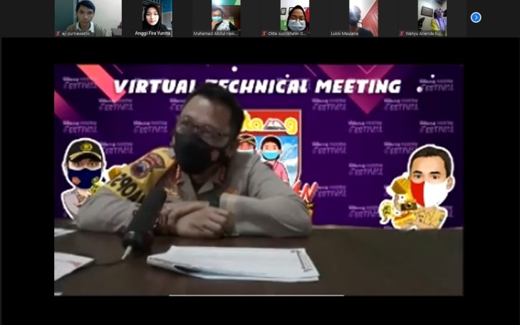 Kapolres Batang AKBP Edwin Louis Sengka didampingi Ketua Dewan Kesenian Daerah Tri Bakdo secara virtual menggelar rapat teknis BMF di ruang Media Management Center Polres Batang Rabu (9/12/2020)