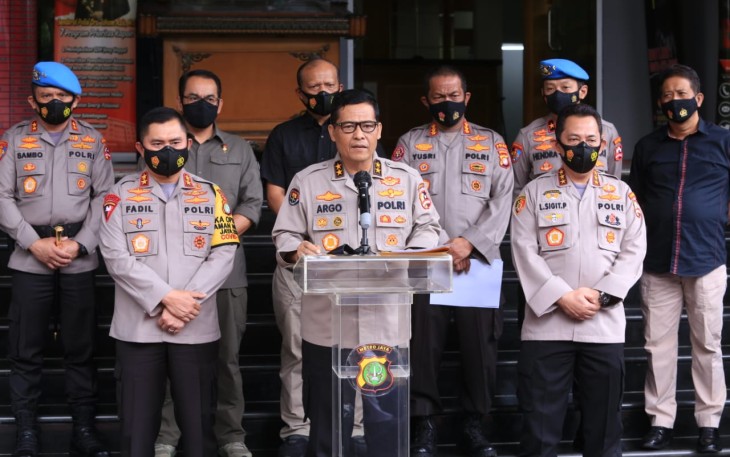 Kabareskrim Polri Komjen Listyo Sigit Prabowo mengungkapkan bahwa dari hasil penyidikan sementara ditemukan fakta bahwa adanya penggunaan senjata api (senpi) dan senjata tajam (sajam) di kasus penembakan laskar FPI yang melawan petugas di Tol Jakarta-Cikampek dalam jumpa pers di Polda Metro Jaya Kamis (10/12/2020).   