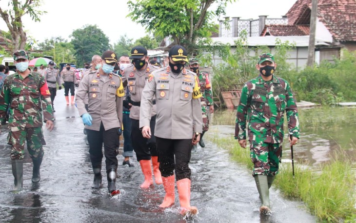 Dandim 0718 Pati bersama Kapolres Pati Mengadakan Kegiatan Bakti Sosial