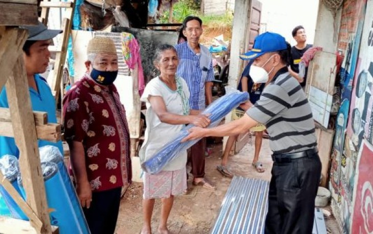 Dinsos Kota Bengkulu dan BPBD Bantu Warga Terdampak Angin Badai