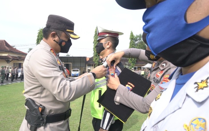 Jajaran Polres Batang Bersama Personel Gabungan Menggelar Apel Gelar Pasukan Operasi Lilin Candi 2020