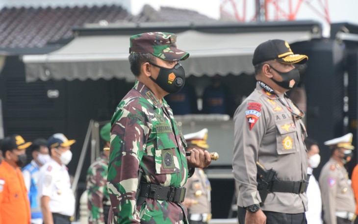 Kodam IV/Diponegoro Bersama Polda Jateng dan Pemerintah Provinsi Jateng Melakukan Apel Gelar Pasukan Operasi Lilin Candi 2020 di Halaman Mapolda Jateng Jl Pahlawan No 1 Kota Semarang 
