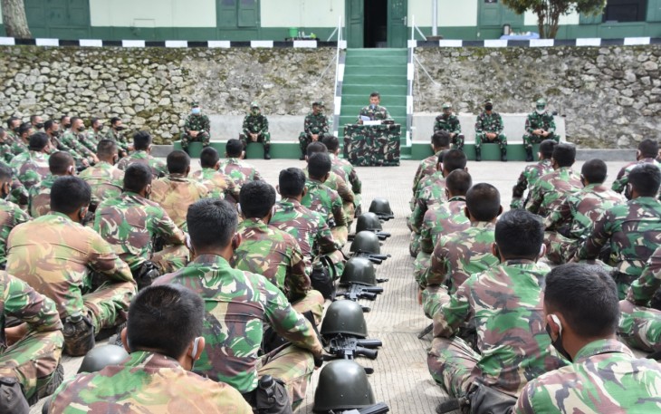 Kasrem 072/Pmk Kolonel Inf Afianto Menghadiri Acara Penutupan Latihan Pratugas Satgas Pamtas RI-PNG sektor  Utara Yonif Mekanis 403/WP Tahun 2021 bertempat di Lapangan Apel Kolat Rindam IV/Dip , Desa Bantir, Sumowono, Kabupaten Semarang, Jawa Tengah. Senin, (21/12/2020).