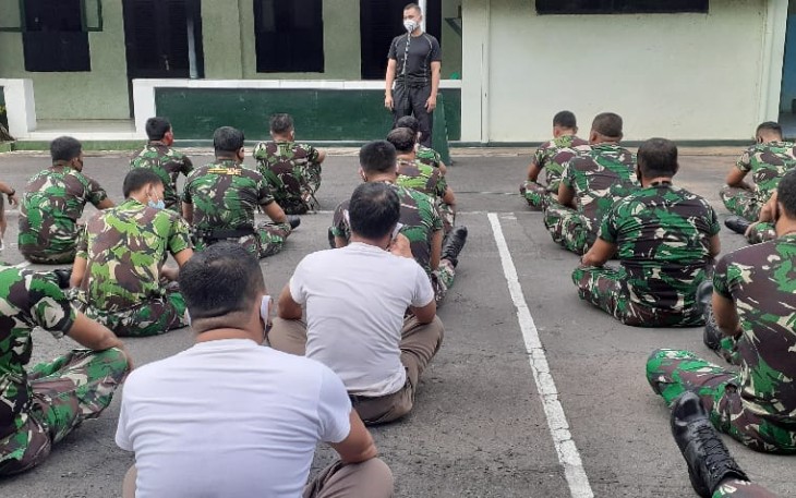 Komandan Kodim 0715/Kendal Letkol Inf Iman Widhiarto ST Memimpin Apel Pagi Seluruh Anggota