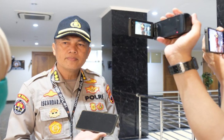 Kabidhumas Polda Jateng Kombes Pol Iskandar Fitriana Sutisna Melalui Video Imbauan Terkait Pengamanan Perayaan Pergantian Tahun Baru 2021 di Mapolda Jateng