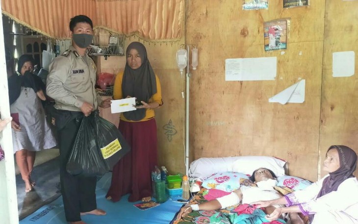 Bhabinkamtibmas Polsek Sukaraja Polres Seluma Salurkan Bantuan 1000 Berbagi 