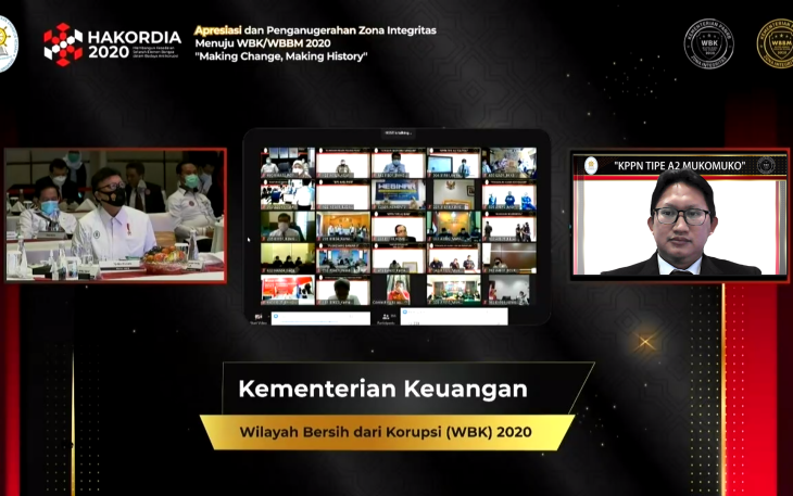 Penyerahan Piagam Predikat WBK dari Menteri PAN-RB Tjahyo Kumolo Kepada Kepala KPPN Mukomuko Secara Daring