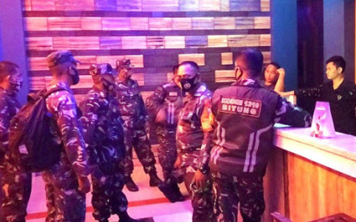Danramil 1310-01/Bitung Pimpin Patroli Keamanan Wilayah Sekaligus Beri Imbauan Kepatuhan Prokes Covid-19