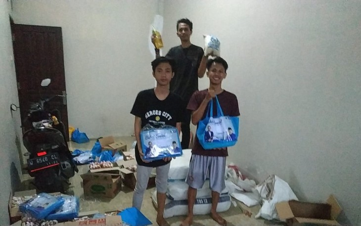 Politisi Demokrat Jatim Beri Bantuan Korban Banjir di Gresik