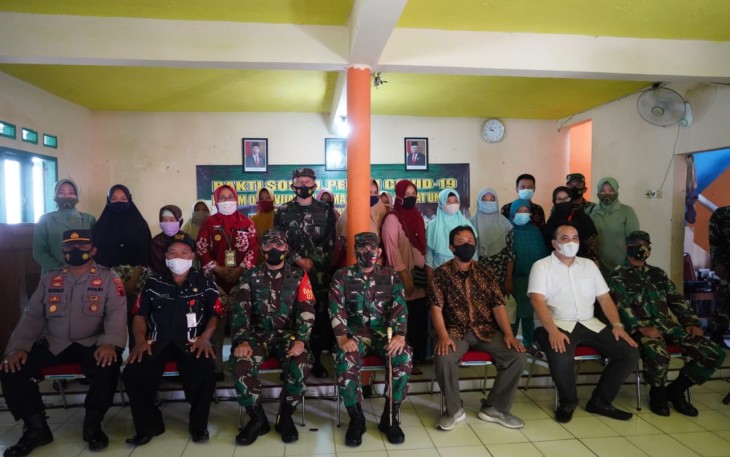 Korem 071/Wijayakusuma Melaksanakan Bhakti Sosial Dengan Membagikan Ratusan Sembako Kepada Masyarakat Kurang Mampu di Wilayah Purbalingga