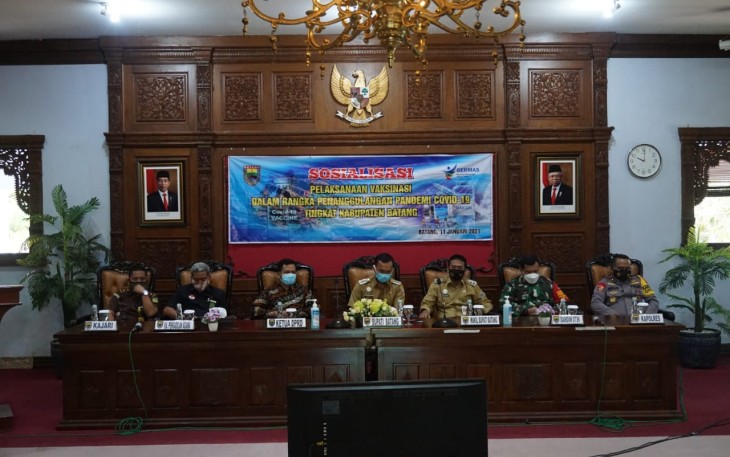 Komandan Kodim 0736/Batang Letkol Arh. Yan Eka Putra telah mengikuti gelar sosialisasi vaksinasi Covid- 19 bersama jajaran Forkopimda Kabupaten Batang Senin (11/1/2021).