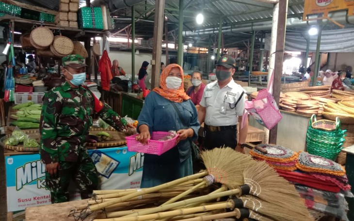 Pasar Harjodaksino Jadi Sasaran Edukasi Penerapan PPKM