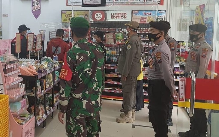 Tim gabungan yang terdiri dari personel Polri, TNI, Satpol PP dan Dinas Kesehatan Kabupaten Pekalongan gencar melakukan operasi yustisi
