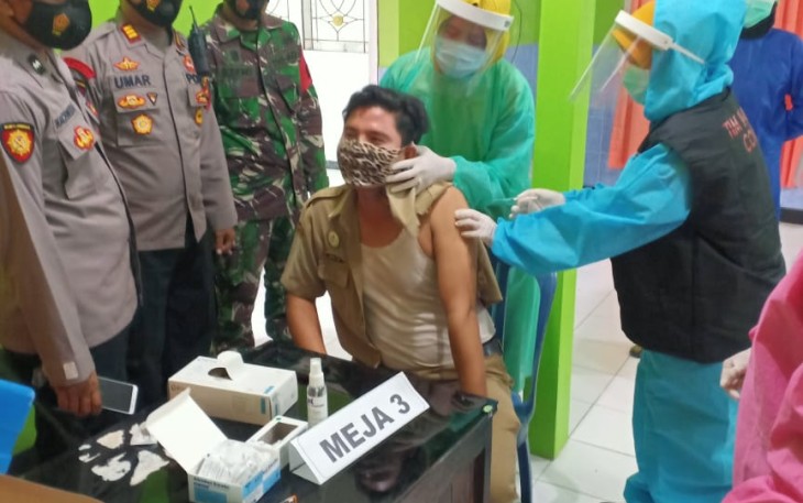 Kapolsek Gemuh AKP Abdullah Umar Laksanakan Monitoring Vaksinasi Tahap Pertama Untuk Tenaga Kesehatan di Wilayah Kecamatan Gemuh