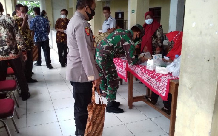 Komandan Koramil 03/Serengan Kodim 0735 Surakarta Kapten Inf Tri Sakti K menghadiri kegiatan Musrenbangkel Joyontakan 2021 yang bertempat di SMK Muhamadiyah 1 Surakarta